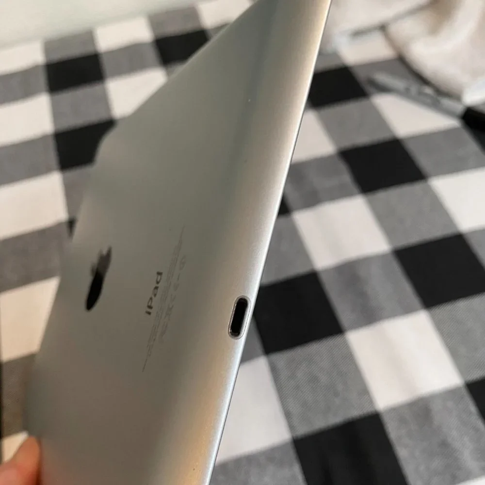 APPLE Ipad - 64GB Wifi & Cellular Model, with Bluetooth ANKER Keyboard Case - Picture 9 of 13